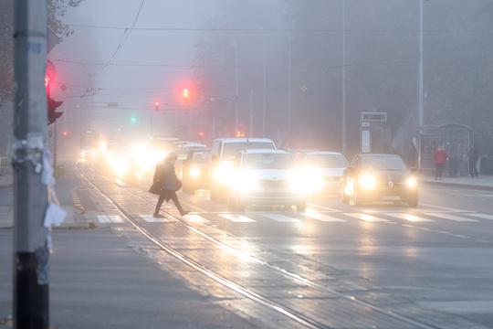Gusta magla nad Zagrebom, glavni grad je jutros u crvenoj zoni zbog zagađenog zraka