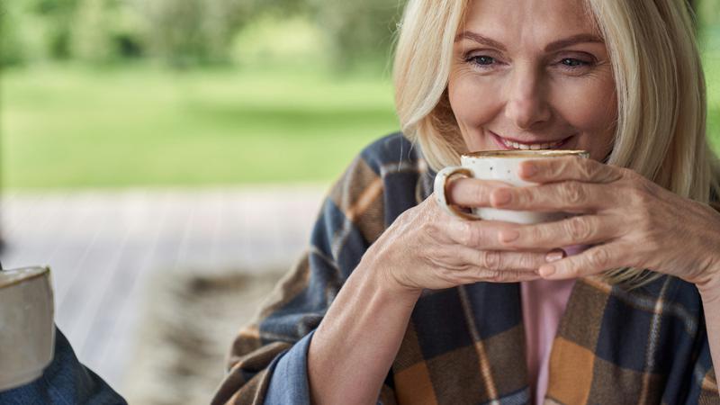 Kava ili &ccaron;aj: Izbor bi mogao utjecati na rizik od osteoporoze kod starijih &zcaron;ena
