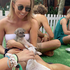 Hotel na Baliju gostima za opuštanje nudi igru s psićima pored bazena