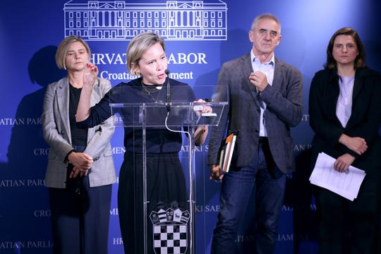Zagreb: Ivana Kekin i Damir Bakić o naknadama za bolovanje