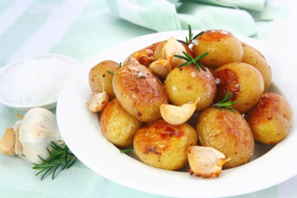 Pečeni krumpiri s češnjakom, hrskavi izvana, mekani iznutra