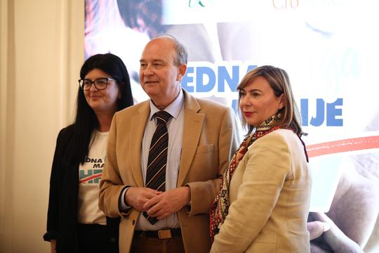 Zagreb: Konferencija za medije "Jedna briga manje" na kojoj su se okupili stručnjaci iz područja liječenja HPV-a i raka vrata maternice