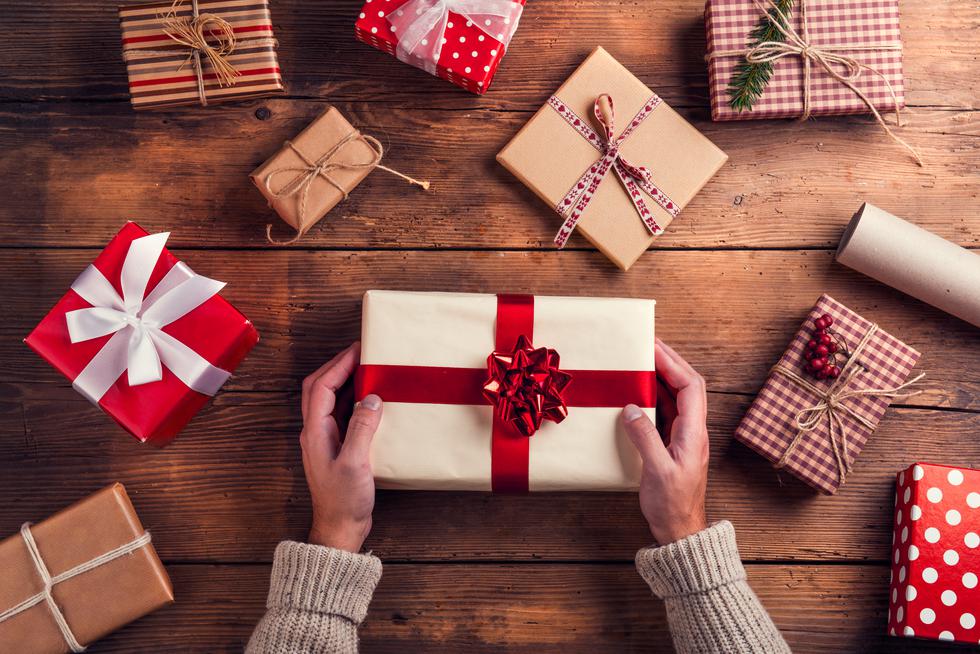 Trikovi Djeda Božičnjaka za jednostavnije pakiranje poklona