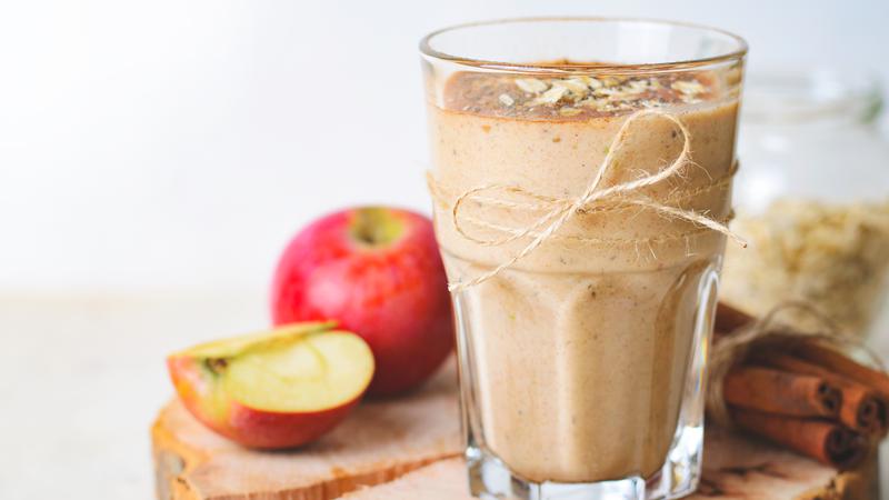 Ukusni sezonski smoothieji s okusom cimet rolica i pite od jabuka