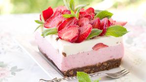 Osvježavajuć i sočan kolač od jagoda i jogurta, pravi izbor za nepce u ljetnim danima