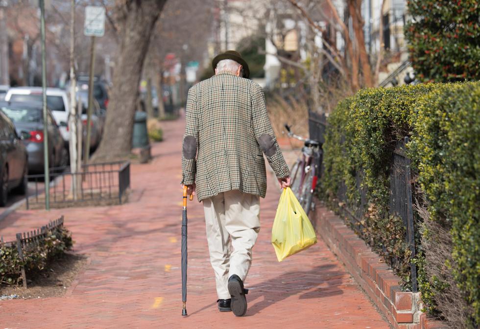 98-godišnjak pješači svaki dan 10 kilometara kako bi posjetio paraliziranu suprugu