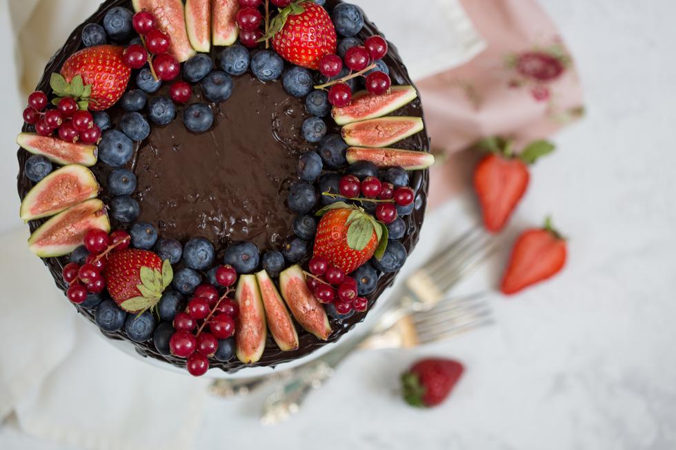 Slasna, a zdrava: Čokoladna torta s avokadom i jagodama
