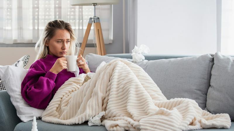 Kašalj koji ne prolazi: Što ti tijelo poručuje i kako mu pomoći