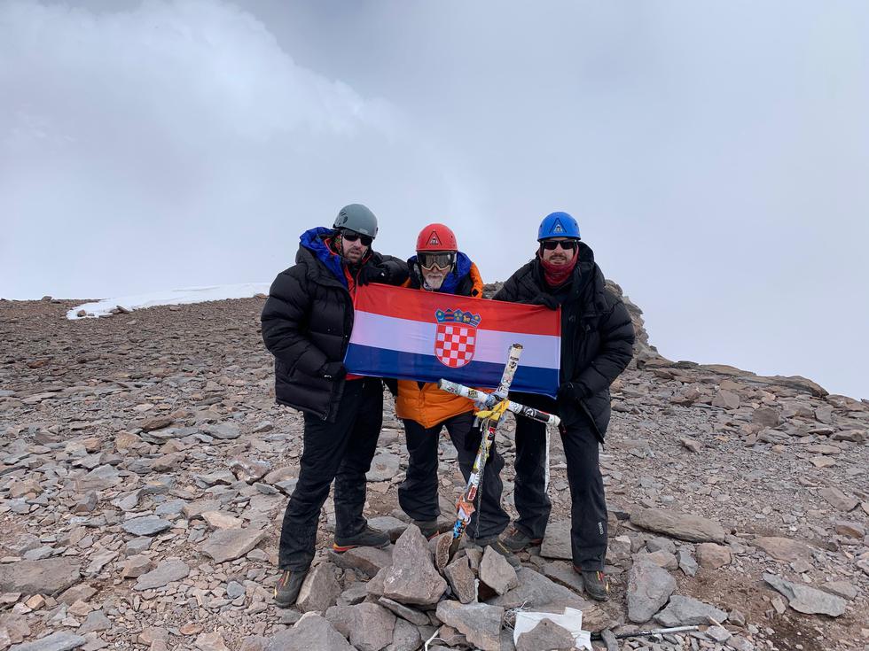 Članovi hrvatskog planinarskog društva osvojili su najviši vrh Južne Amerike!