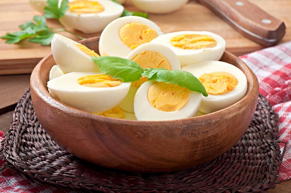 Zašto jaja pucaju kod kuhanja i kako izbjeći pojavu zelenkastog prstena oko žutanjka?