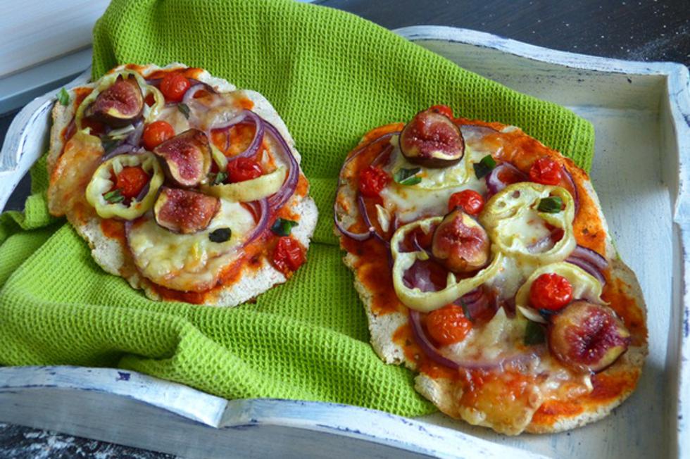 Zdrava pizza s povrćem i voćem