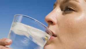 10 znakova da ne piješ dovoljno vode i da tvom tijelu prijeti dehidracija