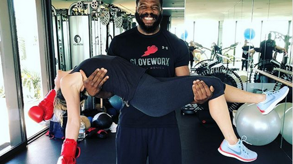 Kako i kada vježba Jennifer Aniston i koja je ključna vježba za njene trbušne mišiće