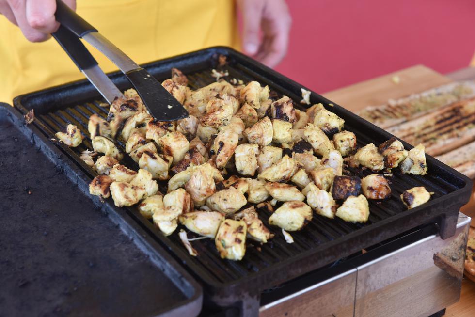 Još samo 2 dana za chillanje i grillanje: Piletina i topla salata na tajlandski otvorile današnji dan