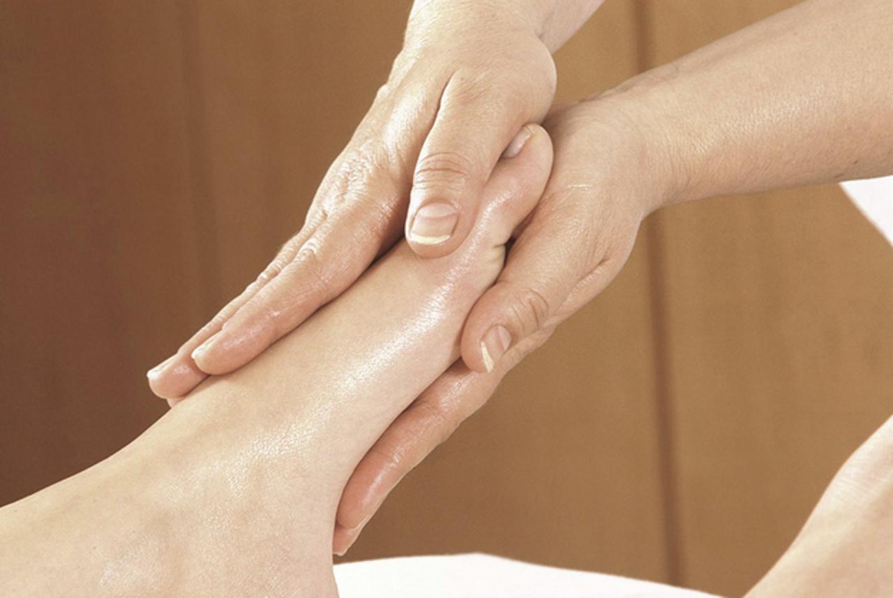 artroza masaža terapija stopala)