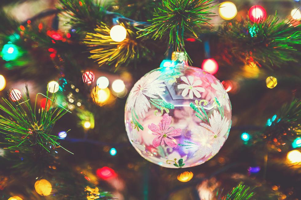 Uranjeno postavljanje božićnih dekoracija vraća u djetinjstvo i pomaže kod gubitka drage osobe
