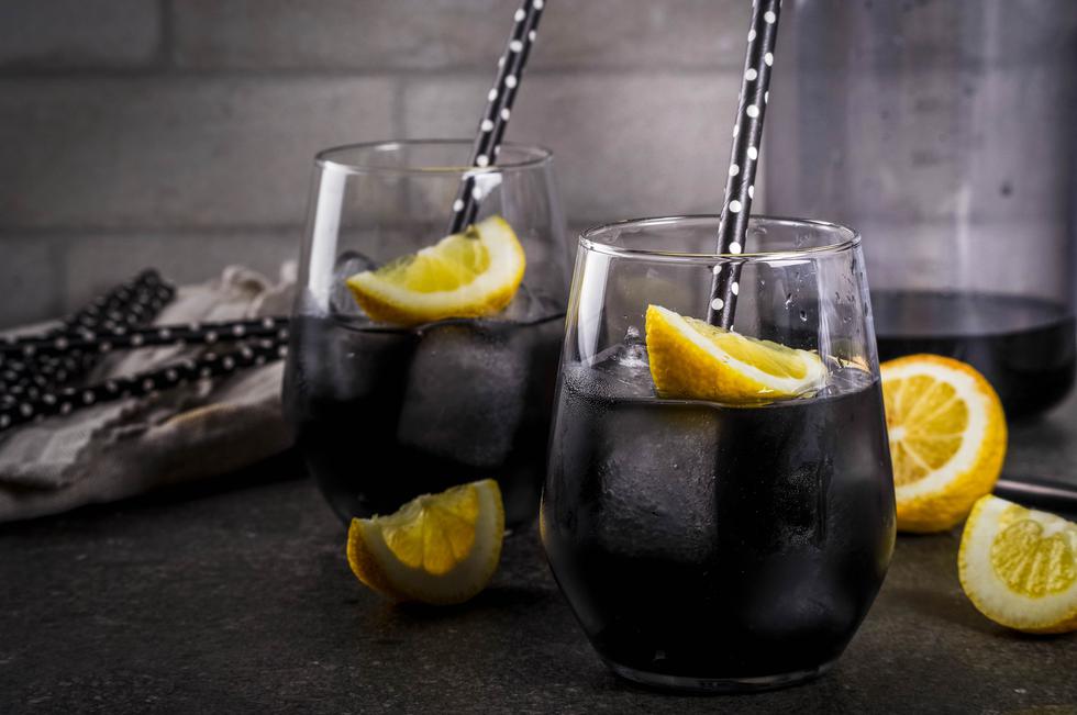 Crna limunada i Sassy voda, kako ih konzumirati da bi došlo do mršavljenja