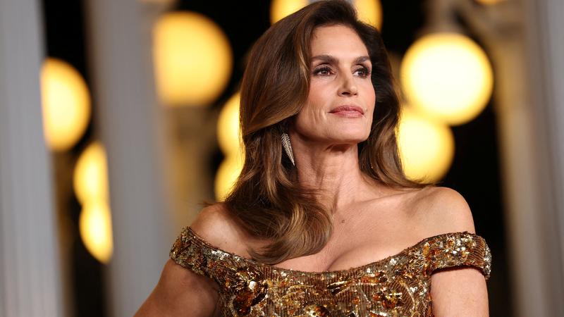 Cindy Crawford otkrila tajne svoje dnevne rutine: Vje&zcaron;banje i prehrambene navike koje je odr&zcaron;avaju mladom i energi&ccaron;nom