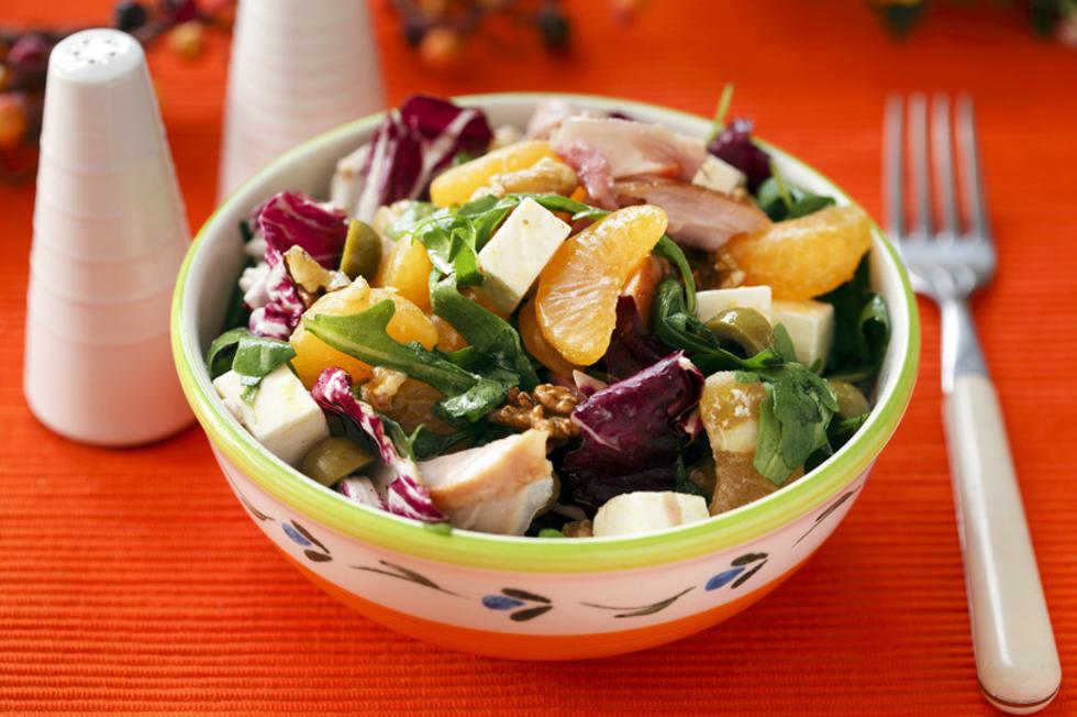 Recept za ukusnu salata s puretinom i mandarinama, punu vitamina