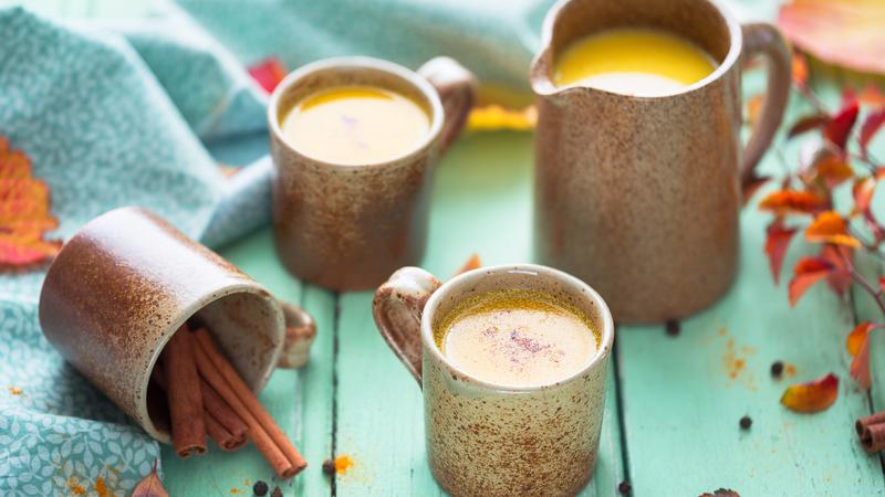 Ljekoviti &ccaron;aj od kurkume za mr&scaron;avljenje: Petominutni recept za ayurvedsko 'zlatno mlijeko'