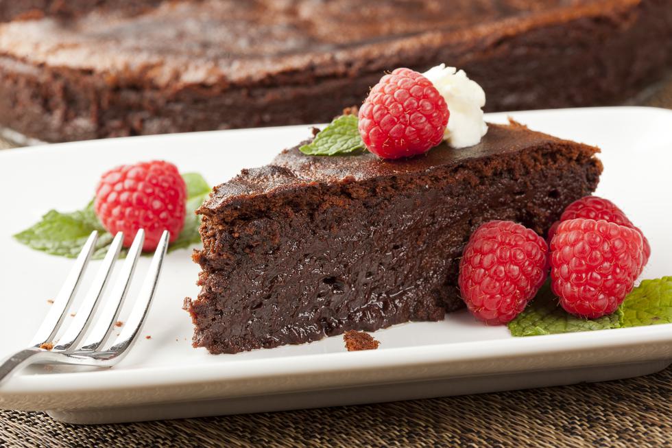 Najčokoladniji torta bez brašna koju možeš zamisliti