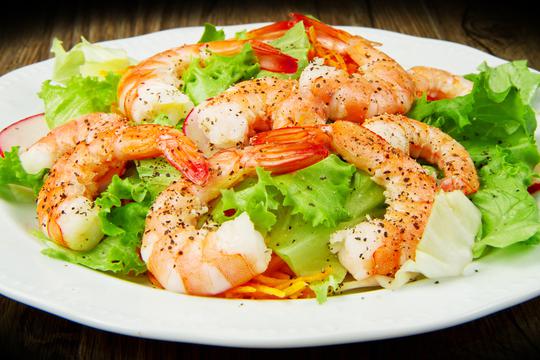 Savršeno osvježavajuće ljetne salate bogate zdravim bjelančevima i mastima