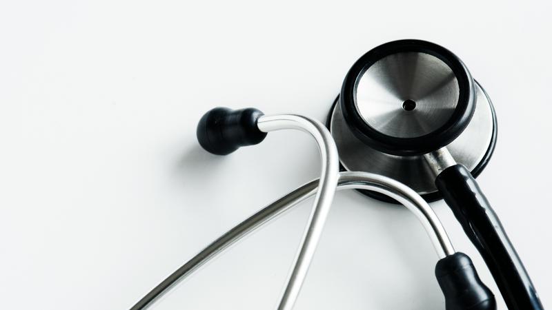 Uhi&cacute;eni zdravstveni djelatnik iz osje&ccaron;kog KBC-a udaljen s posla zbog bludnih radnji prema maloljetnicima i davanja droge