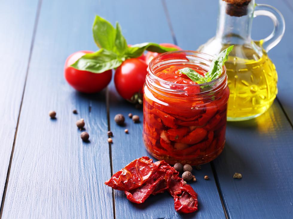 Sušene rajčice u maslinovu ulju za ukusnu jesen i zimu