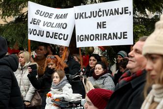 Zagreb: Prosvjed na Markovom trgu Udruge obitelji djece s teškoćama u razvoju "Sjena"