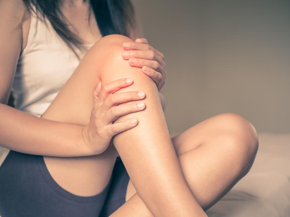 Zašto se grčevi u nogama javljaju noću i kako umanjiti bol?
