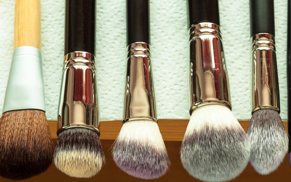 Zašto i koliko često treba čistiti kistove za make up plus recept za otopinu
